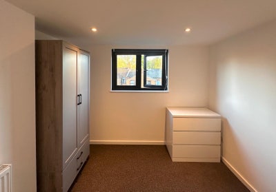 **no fees **large double room inc bills Main Photo