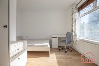 1 Double Room available with Bills Included in NR5 Main Photo