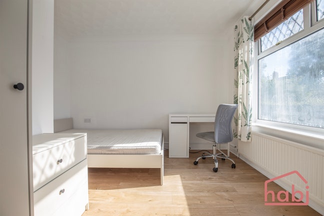 1 Double Room available with Bills Included in NR5 Main Photo