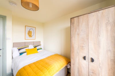 Double Room Near MOD and Airbus Main Photo