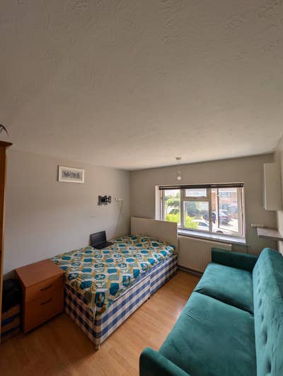 Small Double Room Langley Green Bills Inc WiFi Inc Main Photo