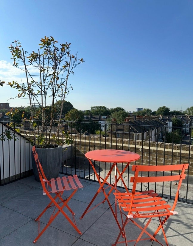 Lovely Room with Terrace in West Hampstead Flat Main Photo