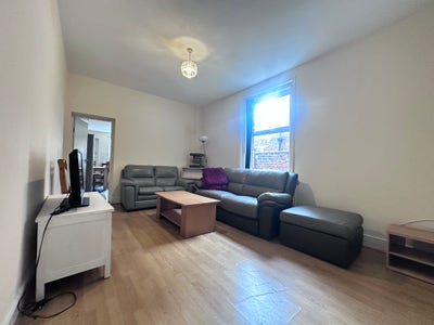 Available Sept large 7 bed Heaton house at &pound;838pw Main Photo