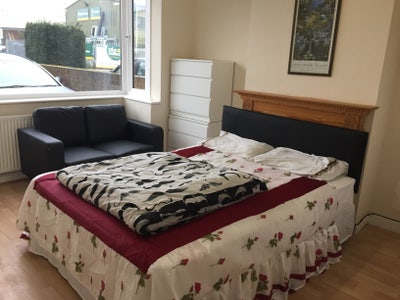 Lovely Furnished Rooms Available Now Main Photo