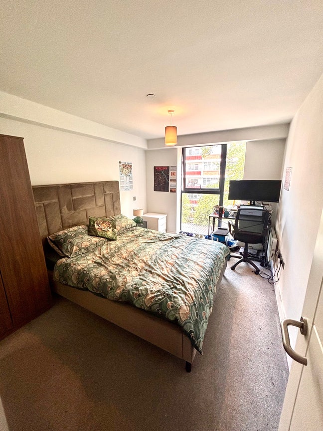 En-Suite Double Room in Modern Riverside Apartment Main Photo