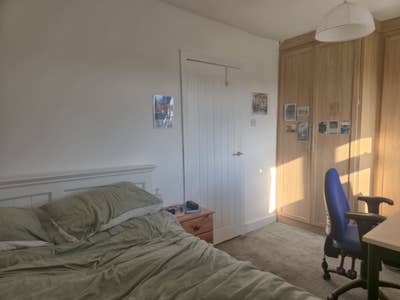 Room available Main Photo