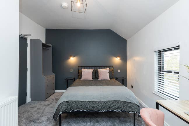 One Luxurious rooms to rent-Upper Newtownards Road Main Photo