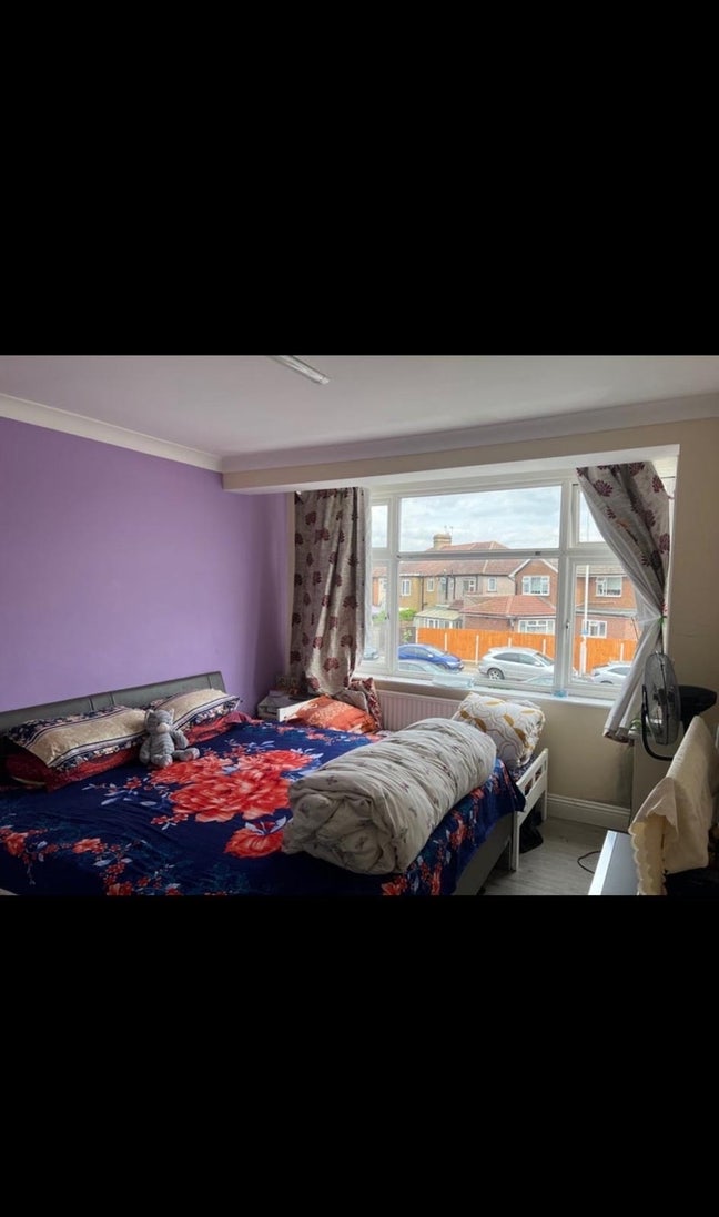 Bright & Spacious Double Room- All bills included Main Photo