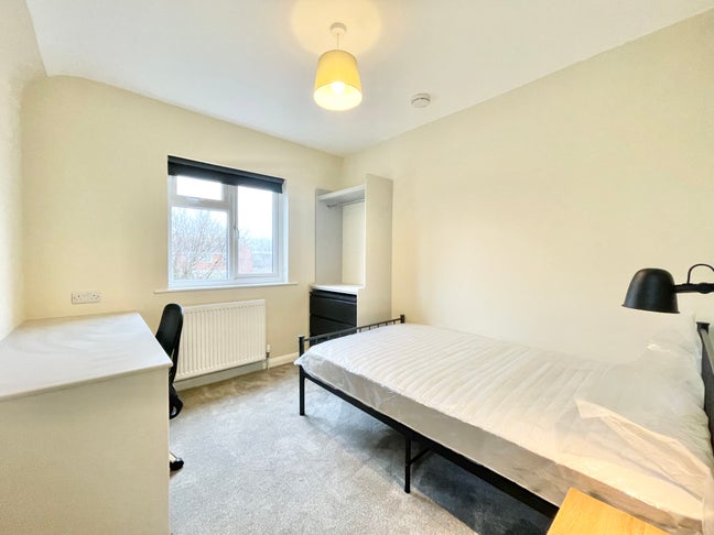 Last Room Remaining- All Bills Included Main Photo
