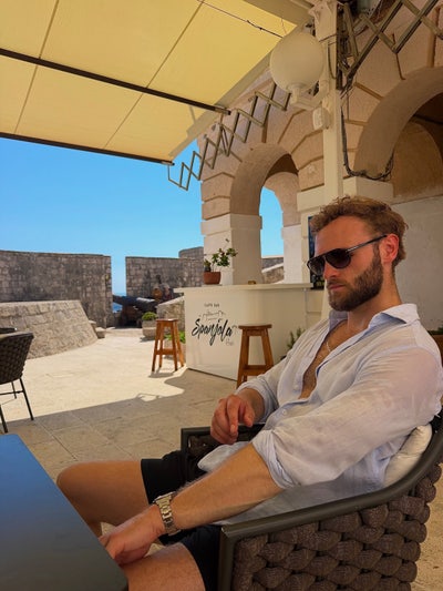 26 year old looking for double room near the city Main Photo