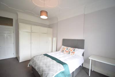 Modern House Share – Great Location & Amenities! Main Photo