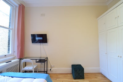 Bright Double in SW6 -  3 Bed !  Main Photo
