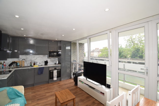Stylish Room in a Friendly House Share! Main Photo