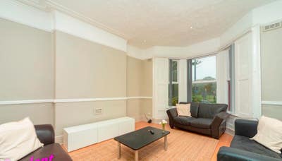 Huge House with Park Views – Whitworth Park Main Photo