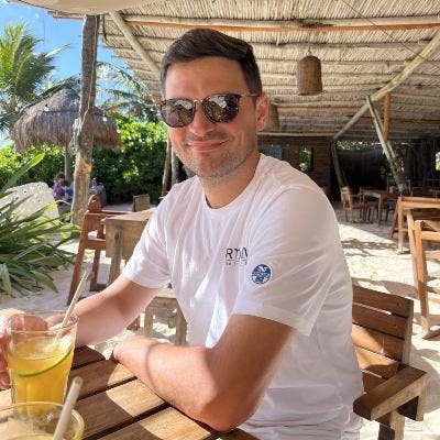 Italian guy relocating to London for work Main Photo