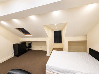 Double Bed in Salford Main Photo
