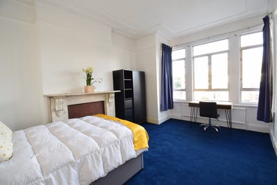 Bright & Modern Room – All Bills Included! Main Photo