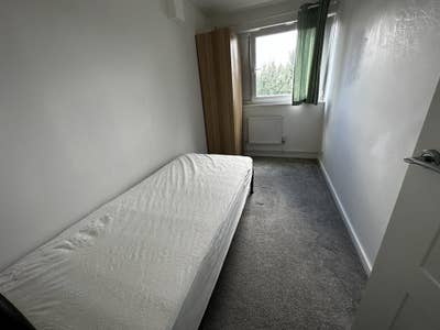 🏡 2 Double Rooms Available - Next to Mile end  Main Photo