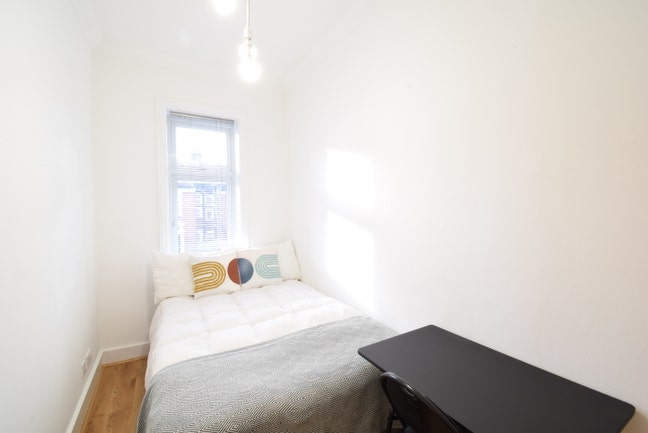 Cozy Room in Shared House –3 Min from Jubilee Line Main Photo