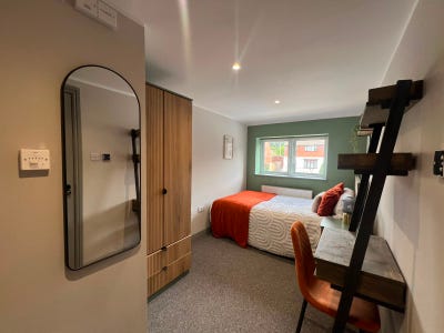 Ensuite Rooms Available 🏡 Pinnocks Way Main Photo