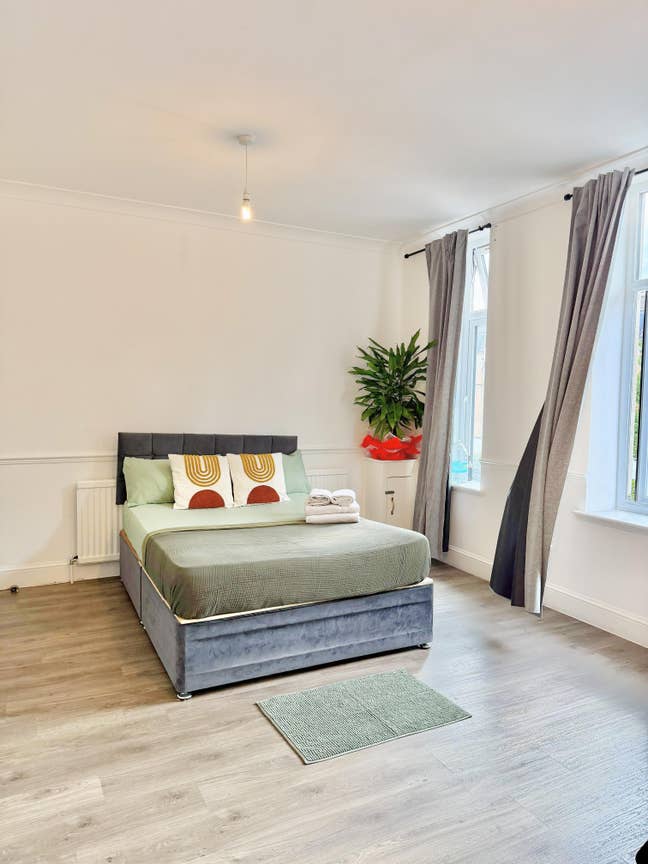 Massive double room in Greenford  UB6 0HL Main Photo
