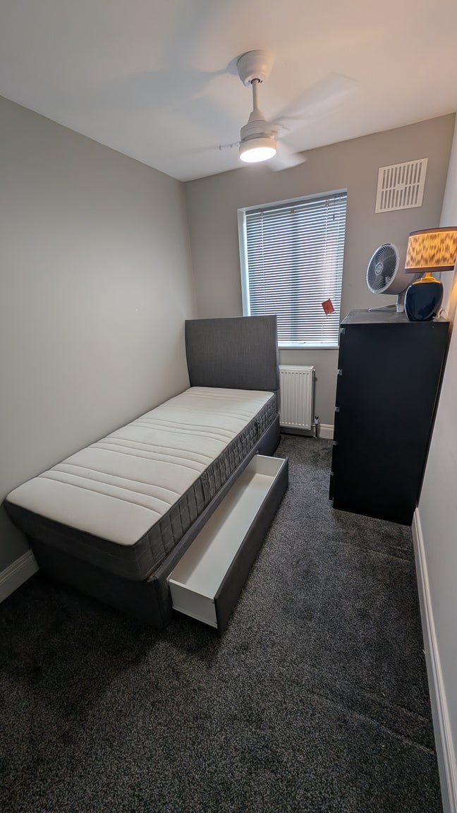 Single Room - 2 Bed House - Airport  - Wigmore LU2 Main Photo