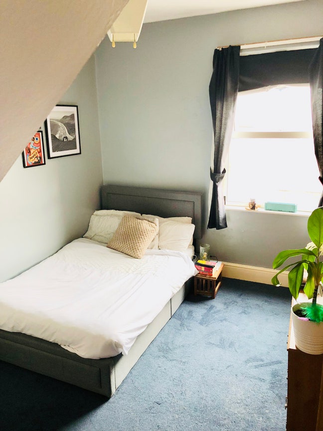 Double room (all inclusive) friendly household   Main Photo