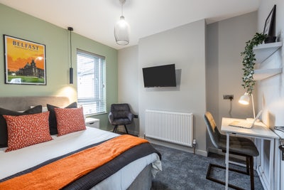 Double Room Furnished for the young professional. Main Photo