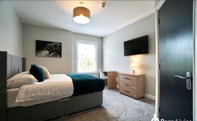 🏡 Largest Ensuite Room– Beautiful Victorian House Main Photo