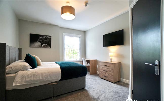 🏡 Largest Ensuite Room– Beautiful Victorian House Main Photo