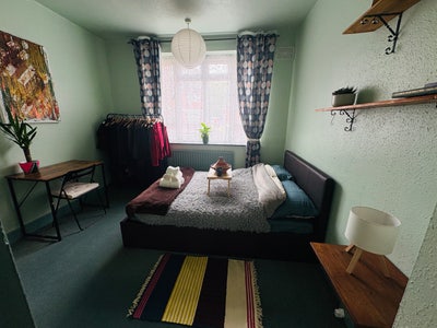 Cosy Double Room - 15 min train from city centre Main Photo