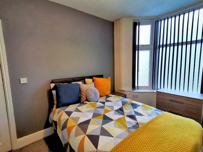 ** New Modern En Suite Room -All Bills Included! Main Photo