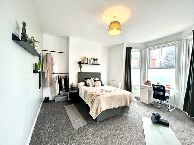 Spacious and Modern Luxury Rooms 🌿🙌 Main Photo
