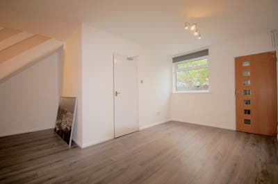 🛋️ Beautiful 4-Bed House with Garden & Patio🌸  Main Photo