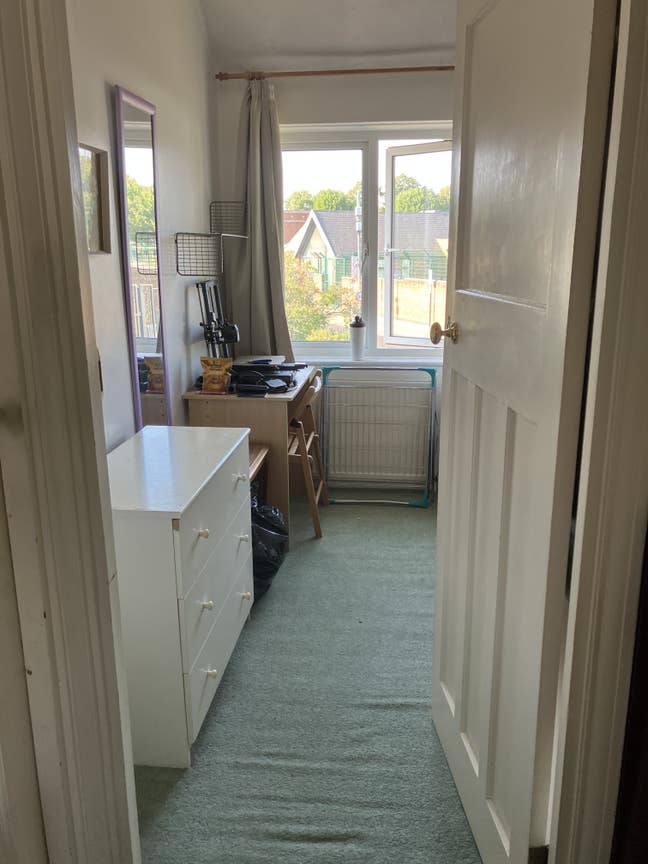 Box Room in 3 Bed House (1 bath 1 toilet) Main Photo