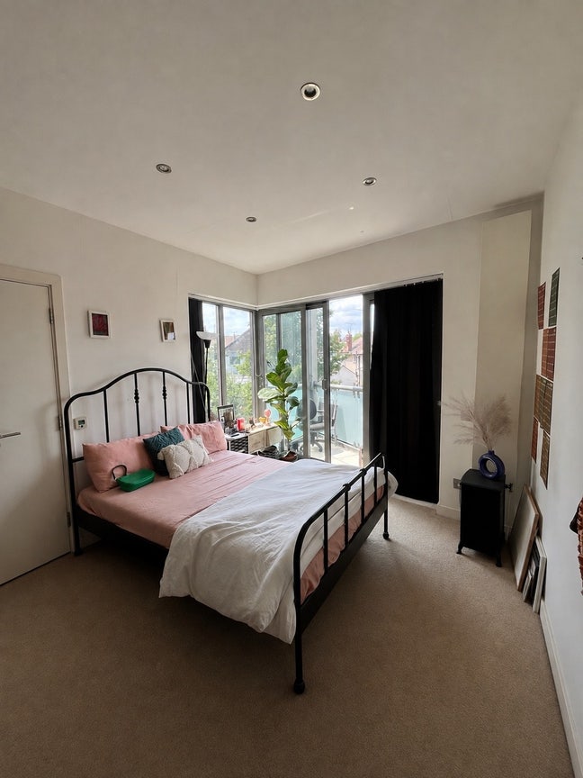 En-suite Available | NW2 (Willesden Green) Main Photo