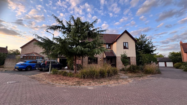 Spacious 4-Bedroom Detached Family Home  Main Photo