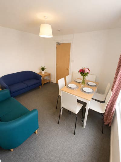 6-Bedroom Terraced House in Cambridge Main Photo
