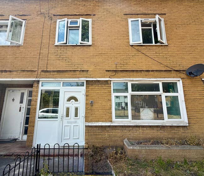 Fully Refurbished 4-Bedroom House  Main Photo