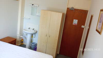 Room in a Shared House, Newly Updated & Decorated Main Photo
