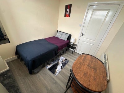 🛏️ Spacious  Single Room to Let in 📍Wembley✨  Main Photo