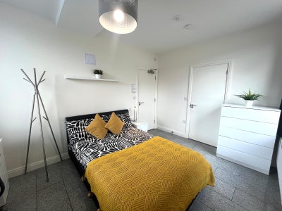 Modern room with bills included - Beeston  Main Photo