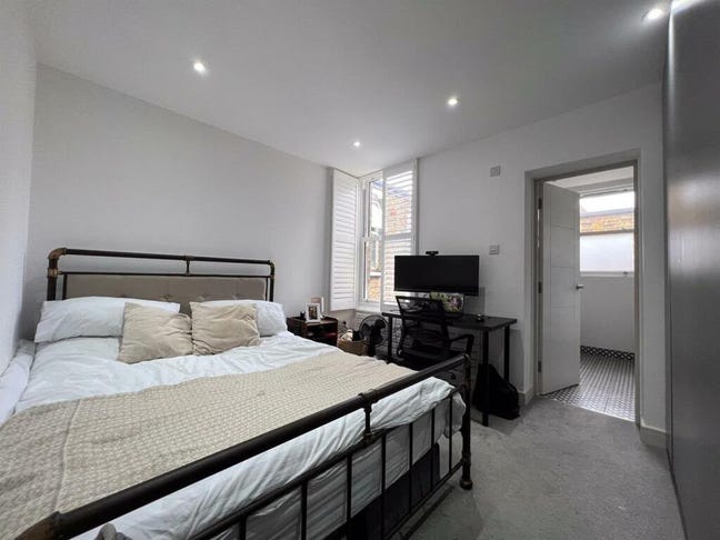 Large King Room + En-suite Available in Clapham Main Photo