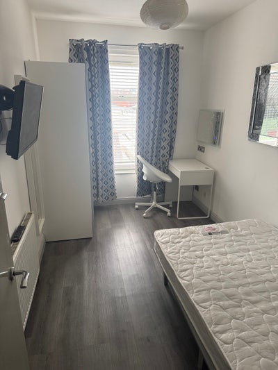 Double Room All Bills Included  Main Photo