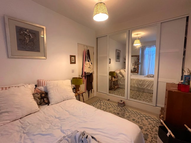 Double room available in lovely 2 bed flat Main Photo