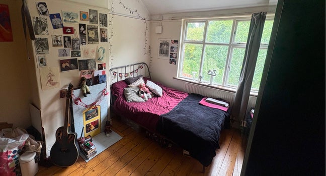 Lovely room with young professionals in Withington Main Photo