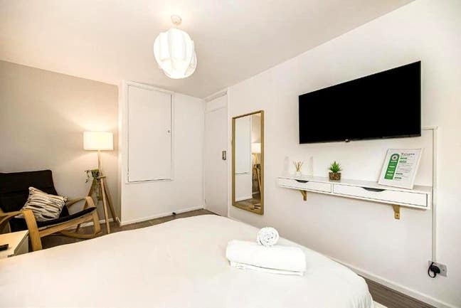 Big Double Room near zone 1! Main Photo