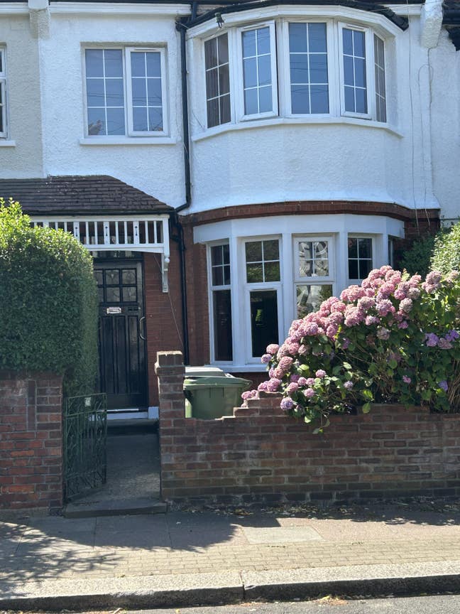 Lovely double room available in house share. Main Photo