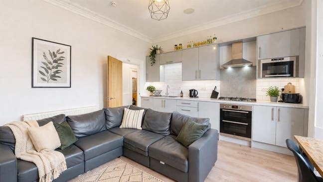 Student Rooms Available at 31 Fishponds Road! Main Photo