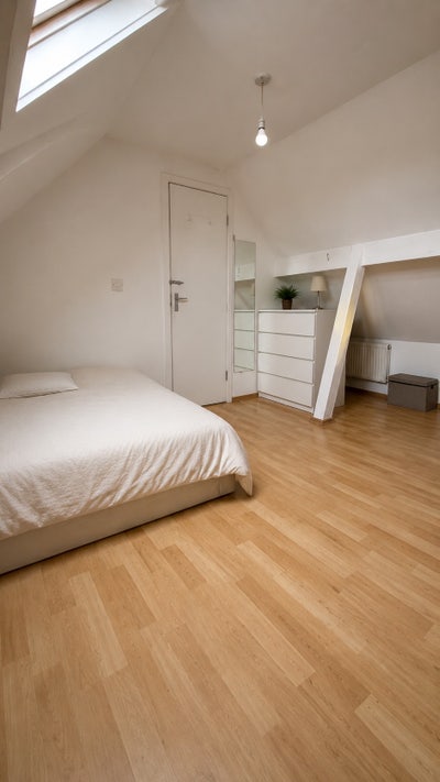 Nice Room in East Acton (All Bills Included) Main Photo
